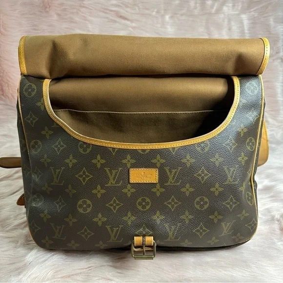 Louis Vuitton Saumur 35 Monogram Crossbody Messenger Bag - Picture 10 of 16